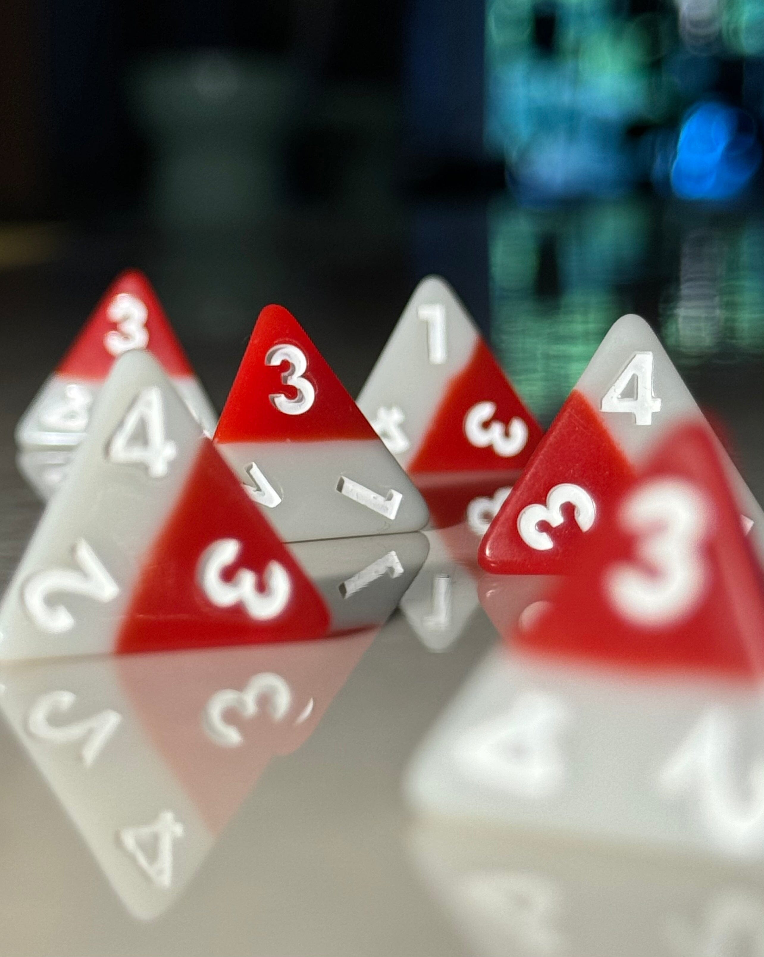Triangle Agency Dice Set (6d4) – Modiphius Entertainment
